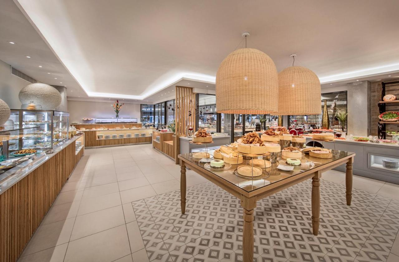 Constance Belle Mare Plage Экстерьер фото The buffet at the hotel