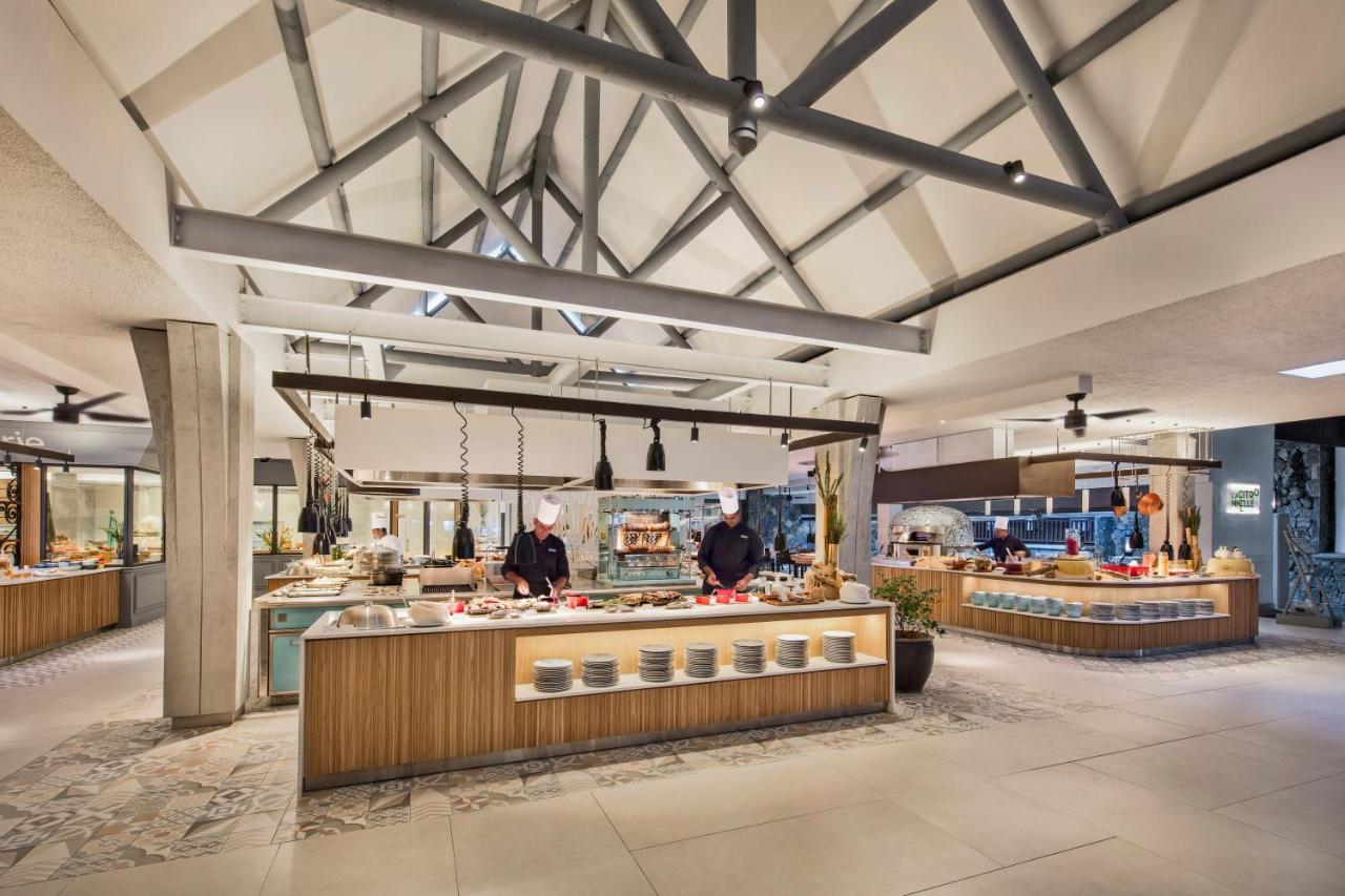 Constance Belle Mare Plage Экстерьер фото The buffet at the hotel