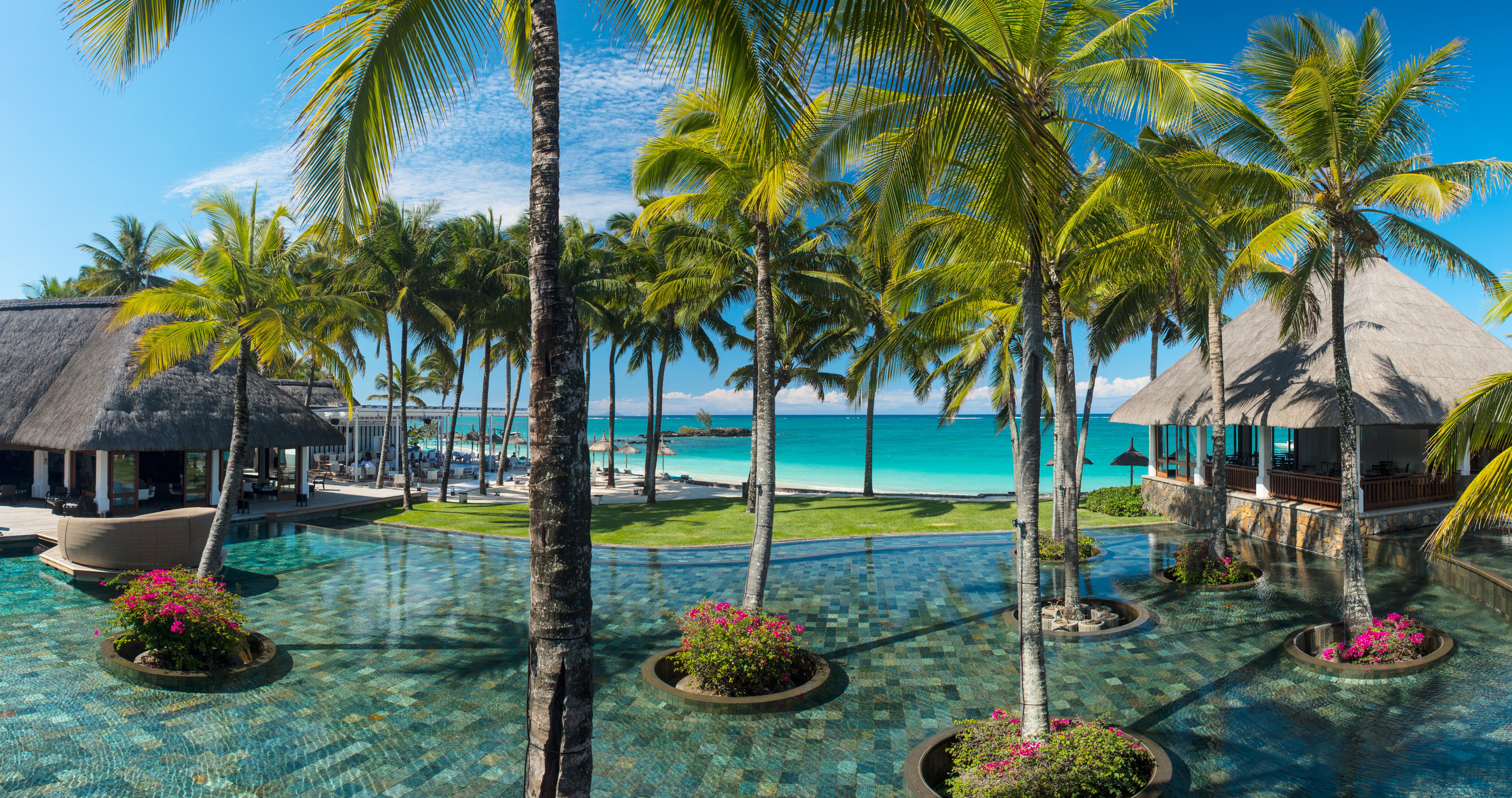 Constance Belle Mare Plage Экстерьер фото View of the beach at the resort