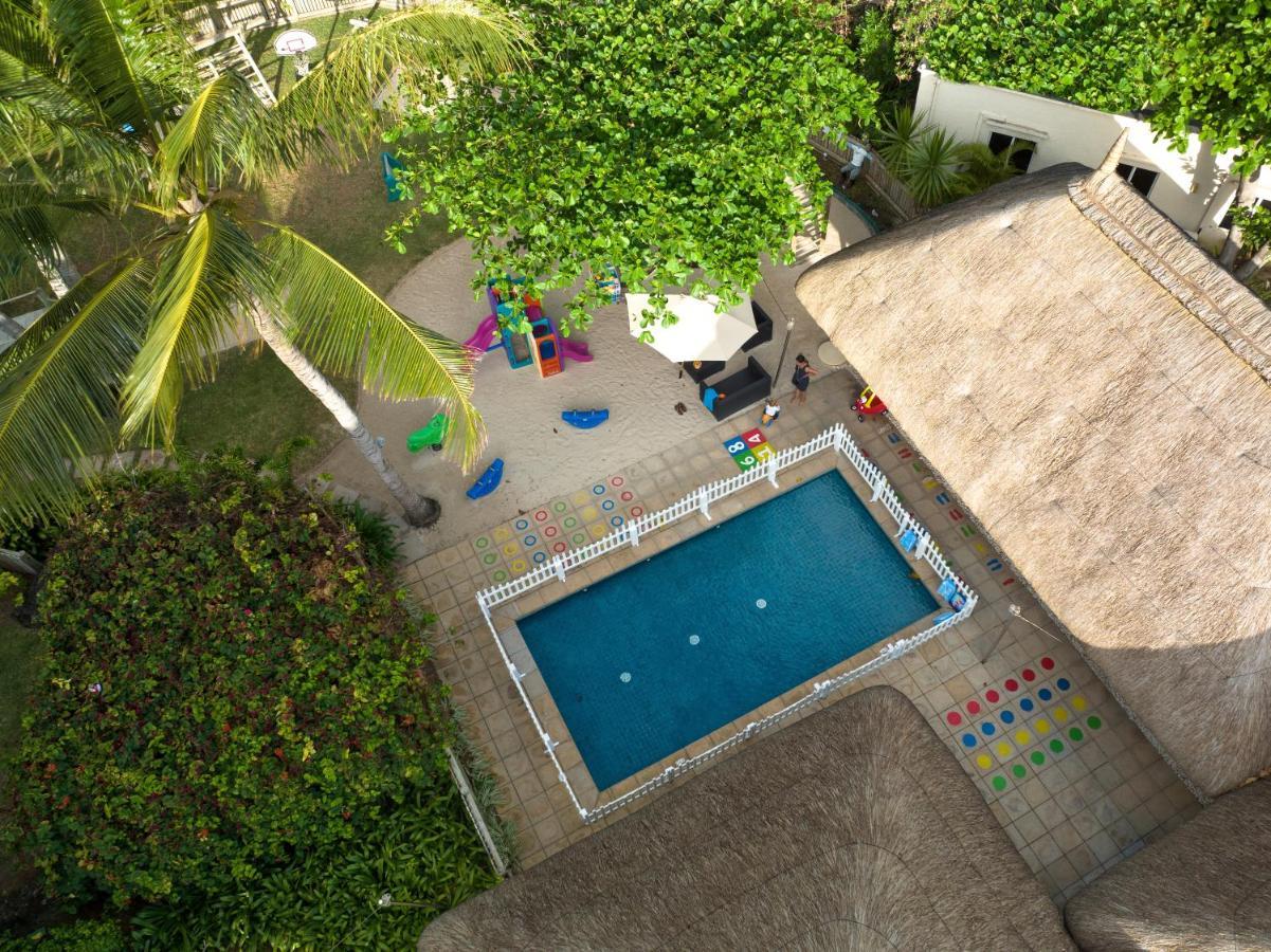 Constance Belle Mare Plage Экстерьер фото Swimming pool at the school