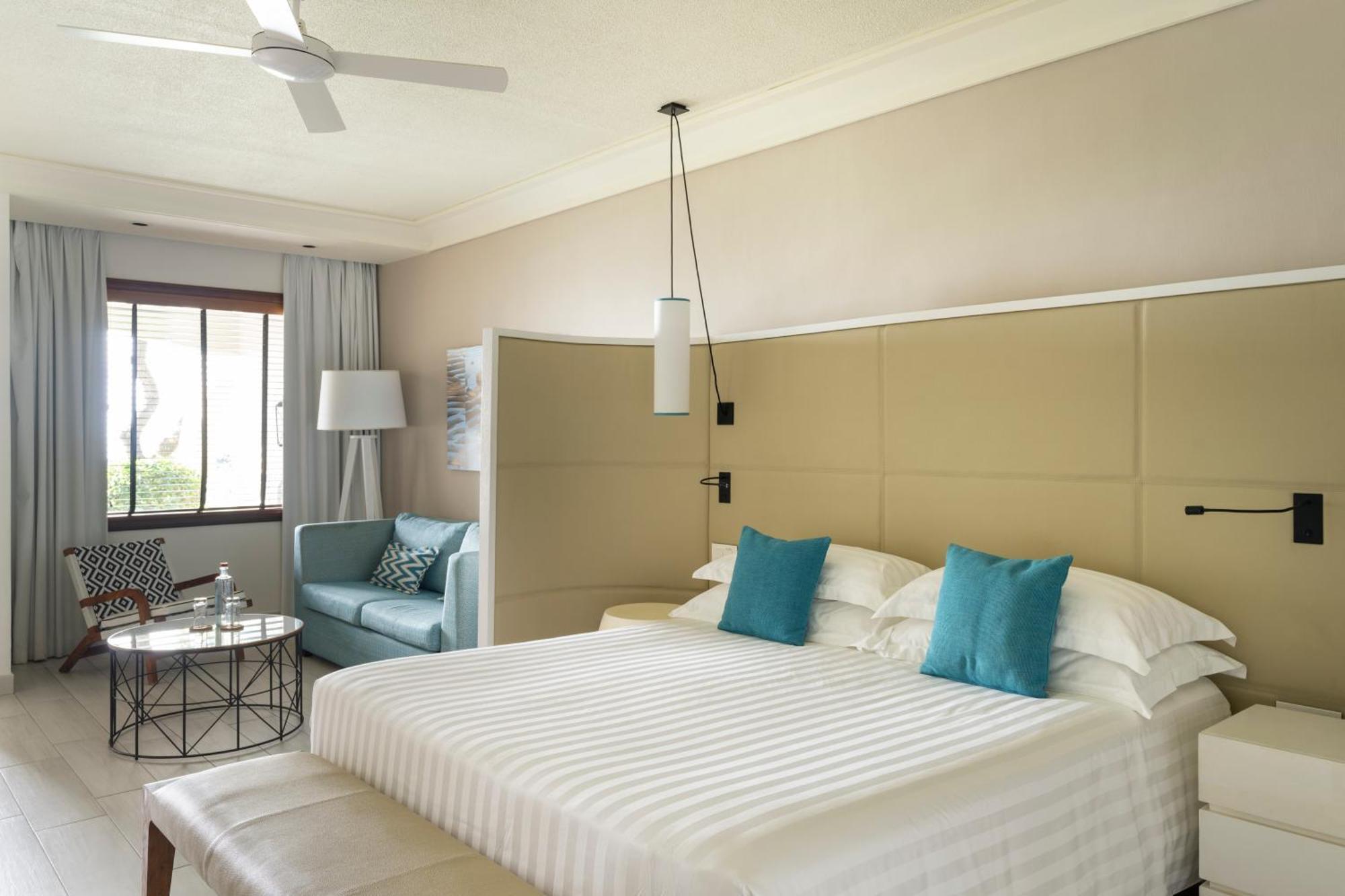 Constance Belle Mare Plage Экстерьер фото A bedroom at the hotel