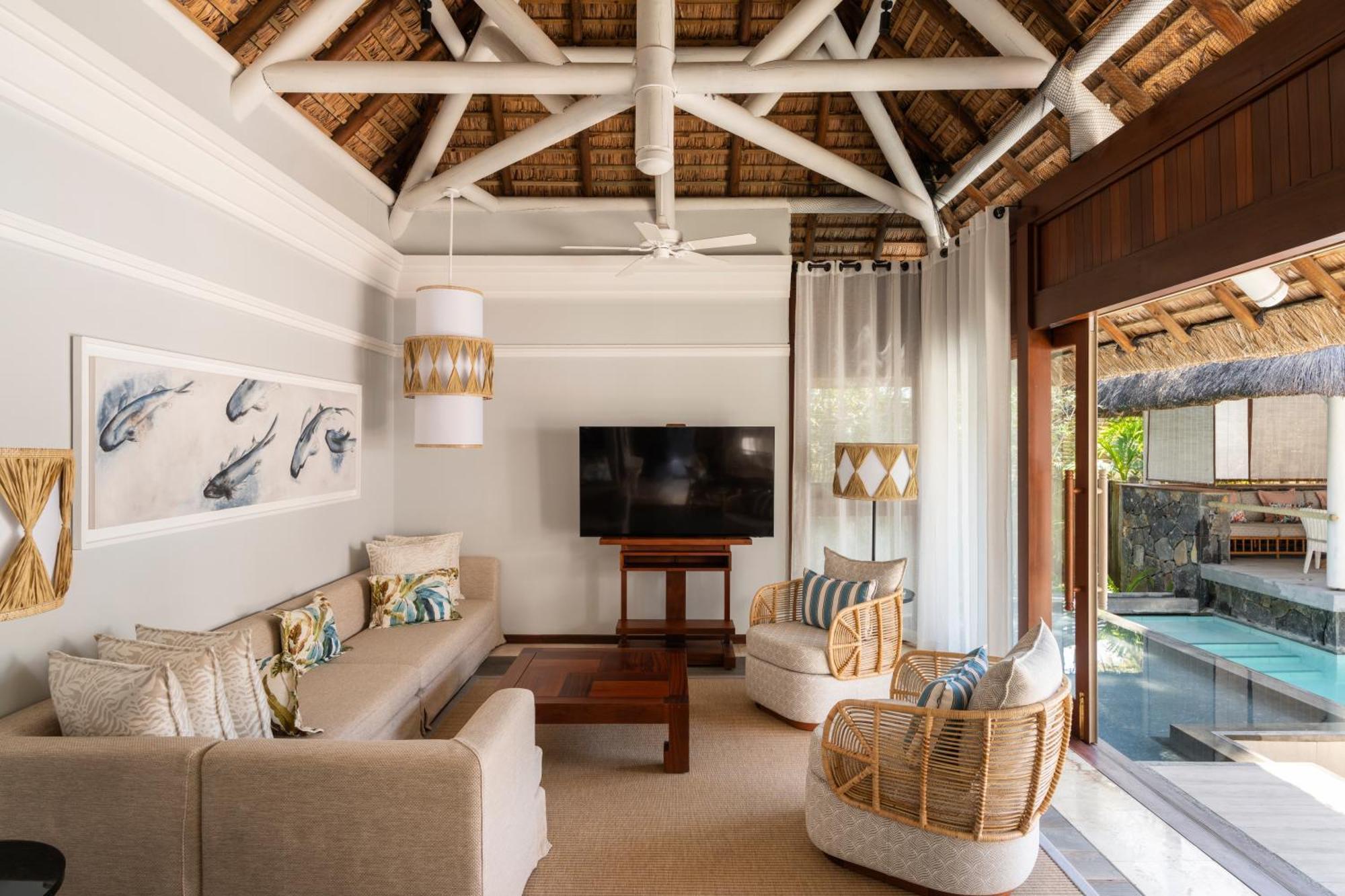 Constance Belle Mare Plage Экстерьер фото Living room of a Beachfront Pool Villa